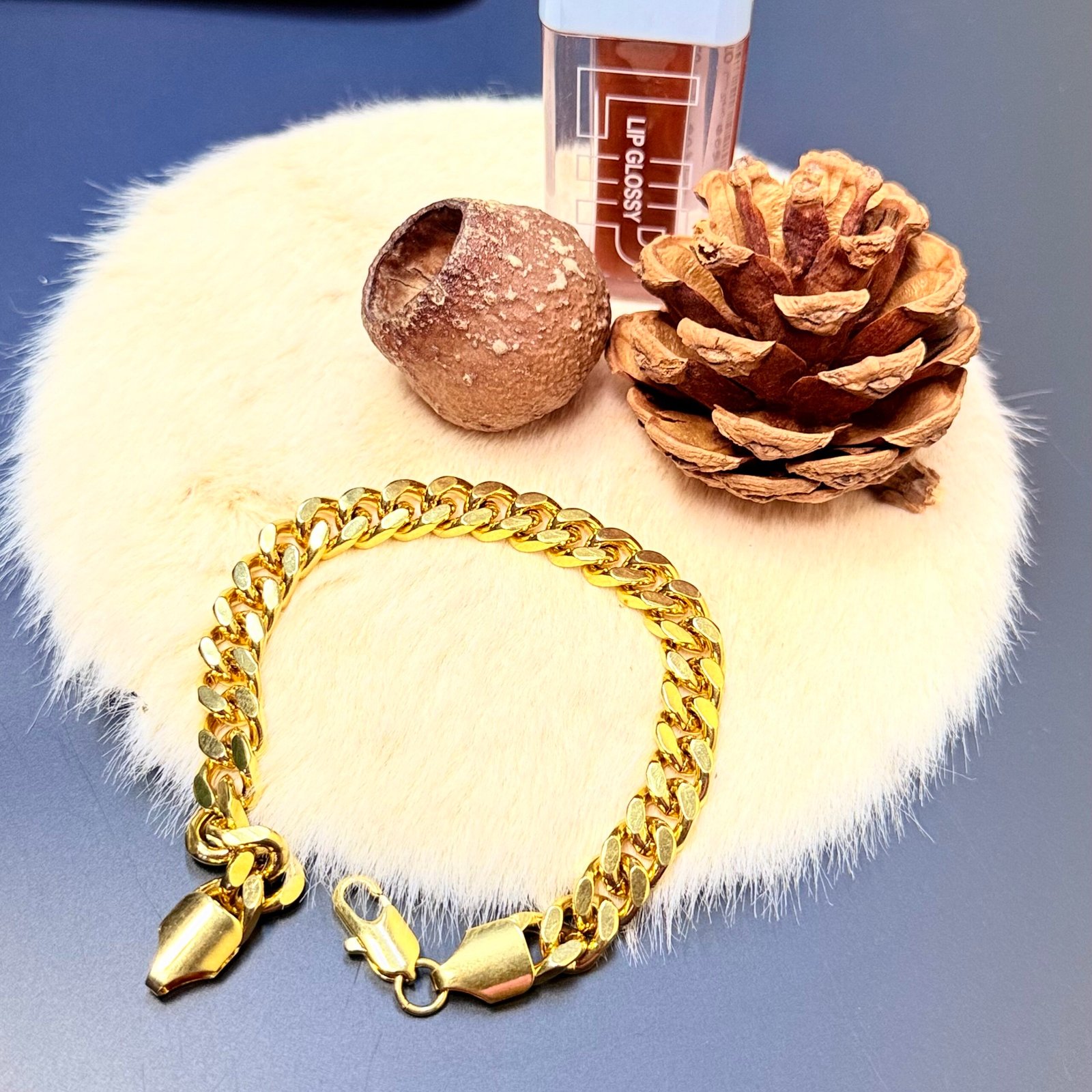 Royal Crest Chain Bracelet - Image 5