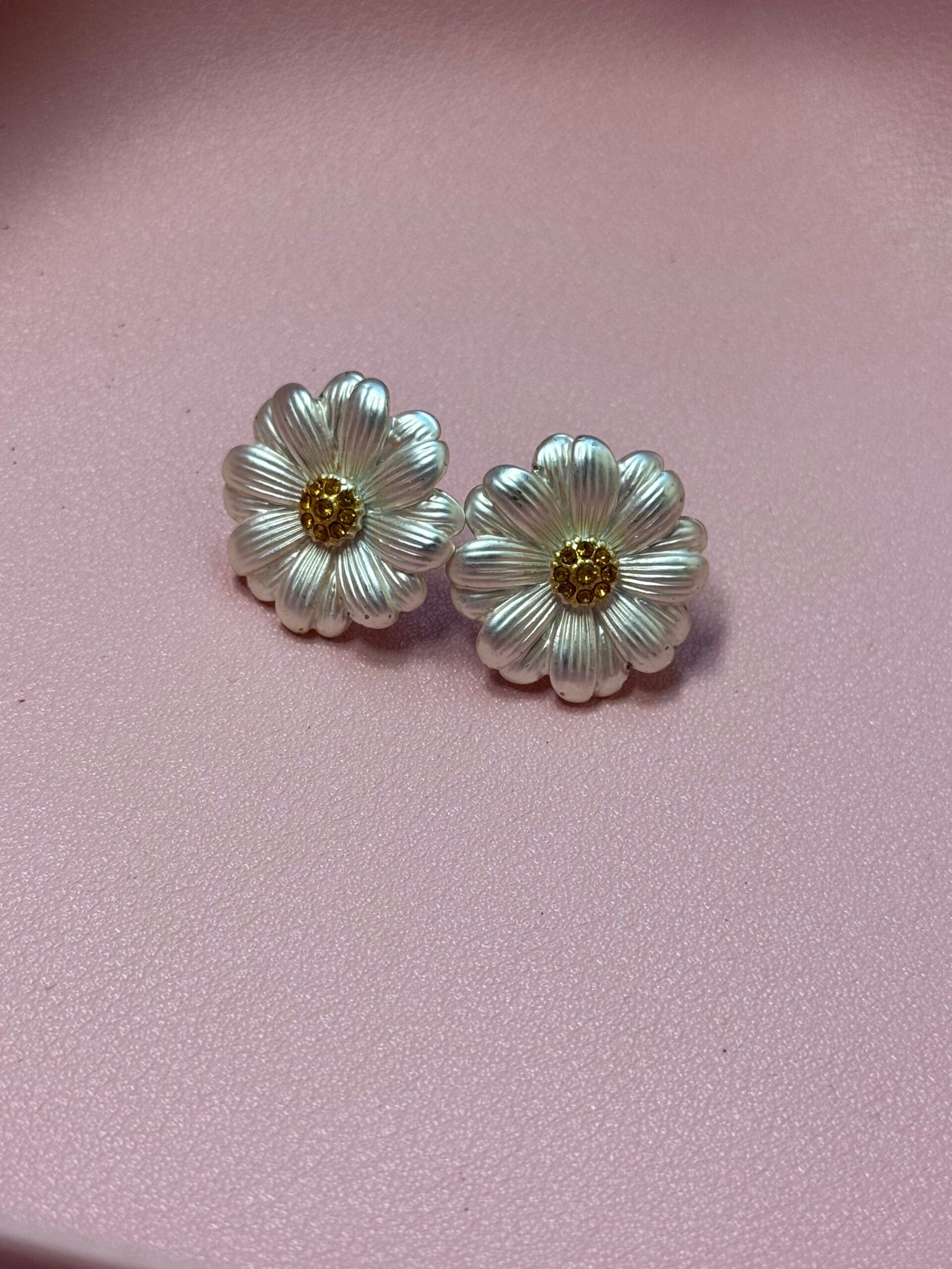 Two-Tone Silver Daisy Flower Stud Earrings | - Image 3