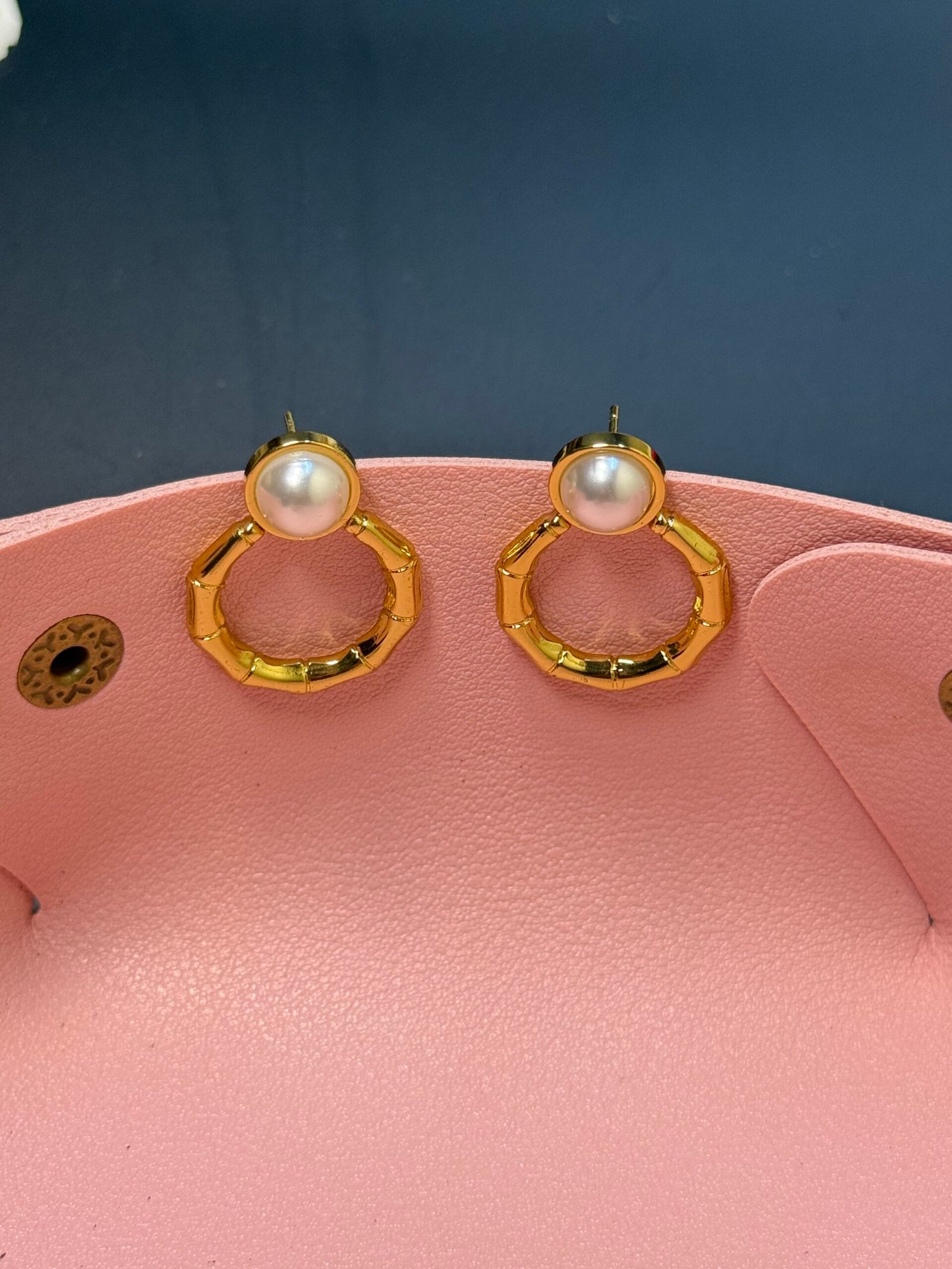 Minimalist Faux Pearl Geometric Hoop Earrings |