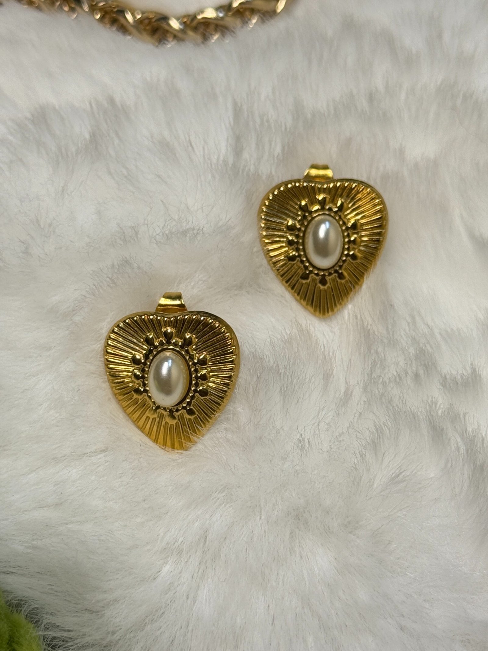 Jewelsta Vintage Amor Pearl Heart Studs - Image 2
